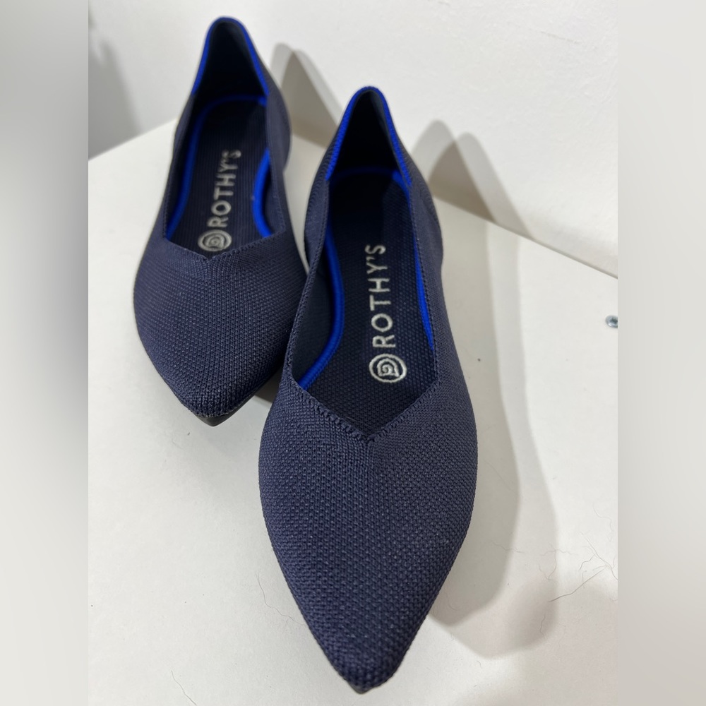 Size 6.5 navy blue pointed Rothy’s